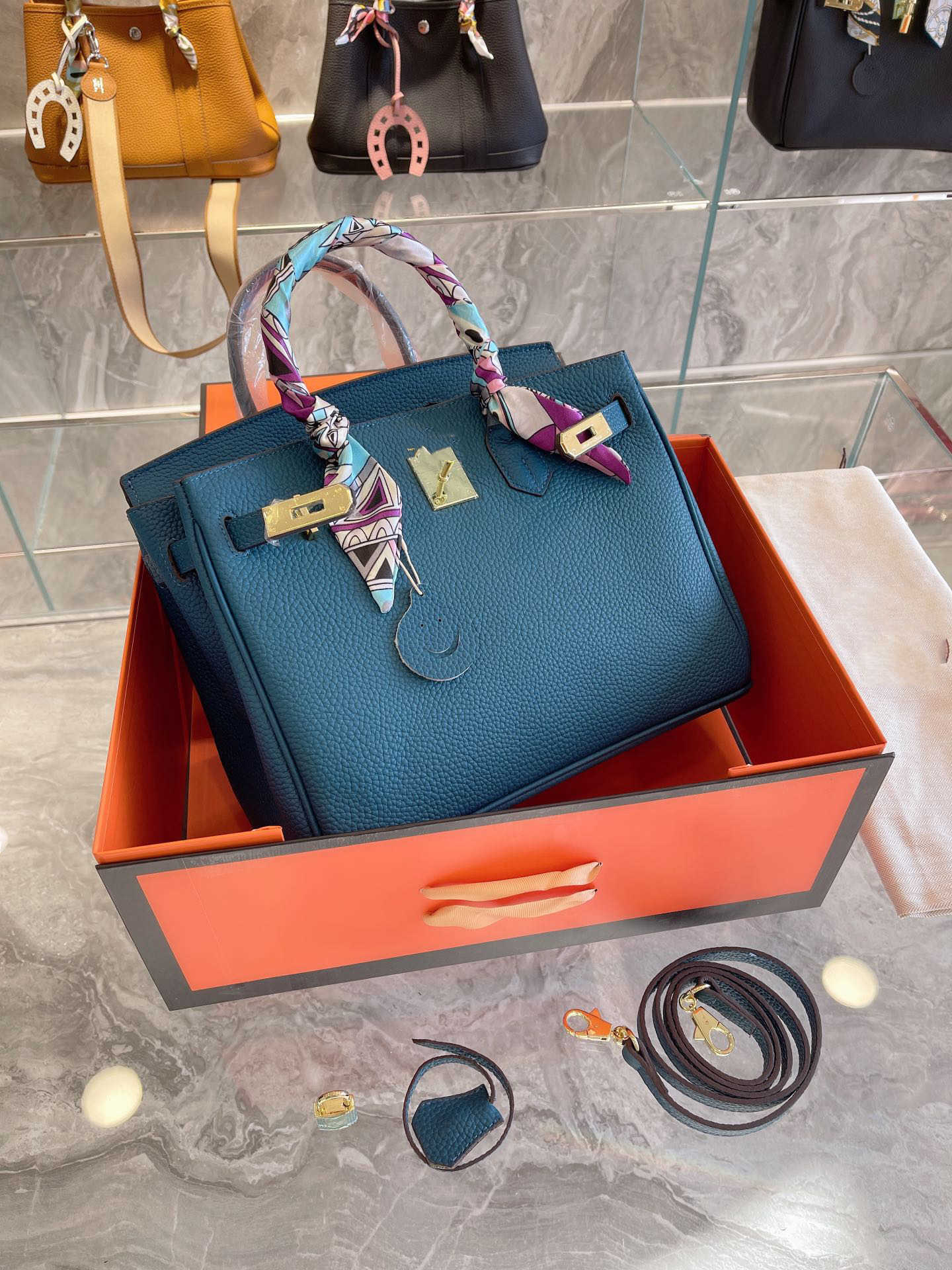 5A Designer Women Handbags Shoulder Styles Bags Luxury Handbag Purses totes Genuine Leather Lady Handle cross body bag
5A Designer Women Handbags Shoulder Styles Bags Luxury Handbag Purses totes Genuine Leather Lady Handle cross body bag