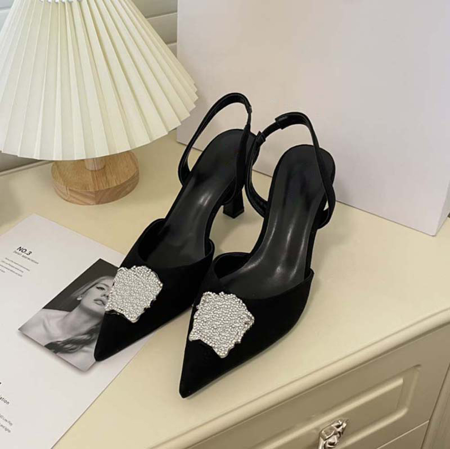 lady Sandals Fashion High heel slides Classics Women cloth Sandals Exterior Metal Trim Beach slippers Alphabet Leather shoes size Eu35-41 01, #0
lady Sandals Fashion High heel slides Classics Women cloth Sandals Exterior Metal Trim Beach slippers Alphabet Leather shoes size Eu35-41 01, #0