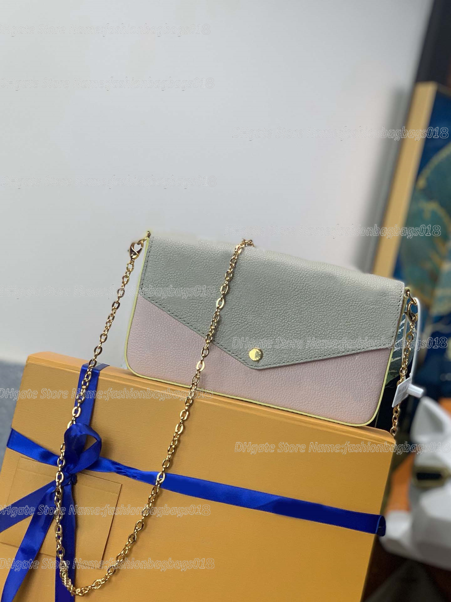 M81359 Luxury POCHETTE FELICIE Handbag Purse Women Chain Designer Shoulder Bag 3pcs set with Box Embossed Flower Clutch Crossbody Messenger Bags Tote
M81359 Luxury POCHETTE FELICIE Handbag Purse Women Chain Designer Shoulder Bag 3pcs set with Box Embossed Flower Clutch Crossbody Messenger Bags Tote