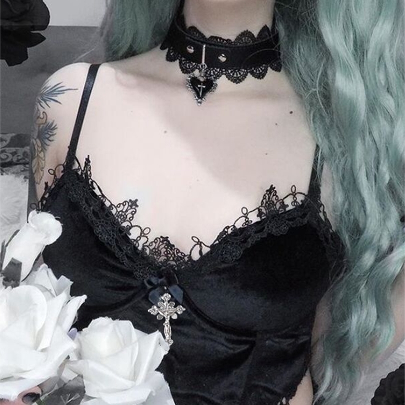 

InsGoth Mall Goth Cross Black Camis Vintage Aesthetic Lace Patchwork Velvet Camisole Grunge Spaghetti Straps V Neck Cropped Tops 220407, 212005a