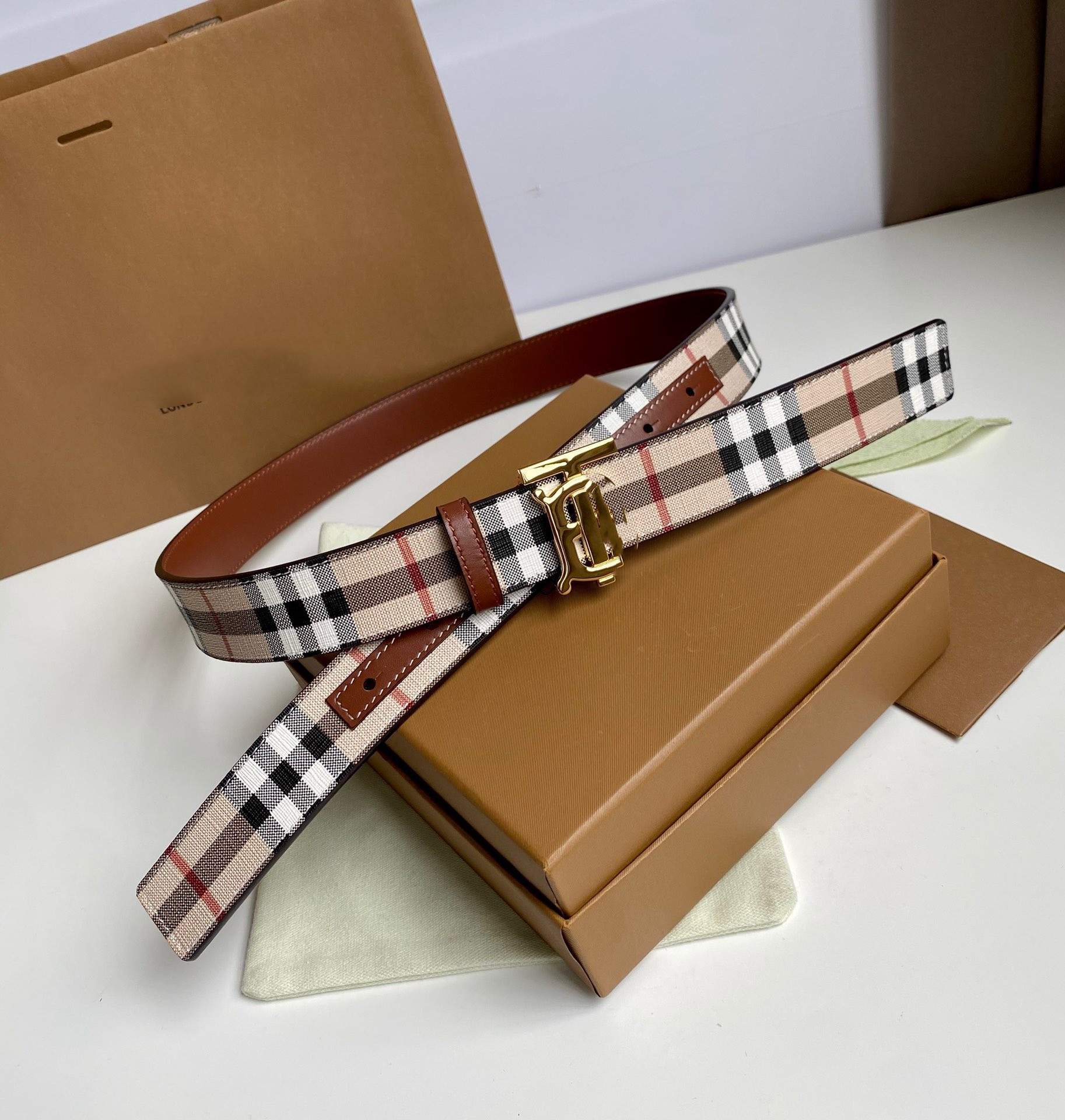 top 2022 casual business belt suit wholesale men belts womens beltss leather beltt Metal letter buckle width 3.5cm3.8cm Gift Boxes, Customize 
top 2022 casual business belt suit wholesale men belts womens beltss leather beltt Metal letter buckle width 3.5cm3.8cm Gift Boxes, Customize