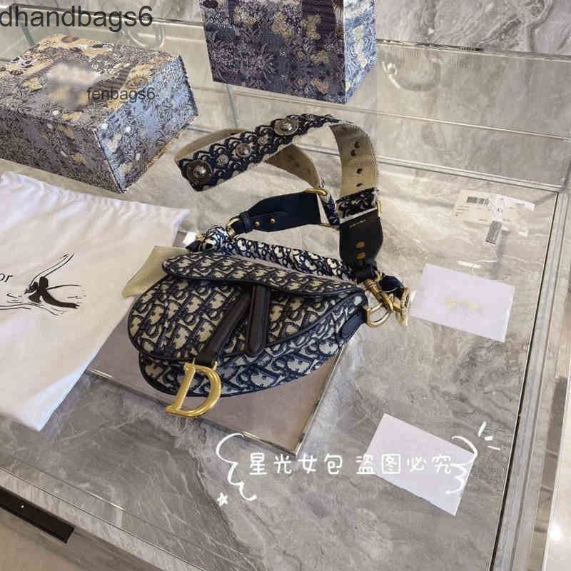 Handbags bag Christain Bags Shoulder dc Leather designer Embroidered 2022 Retro Saddle Women's Bag Messenger Armpit Wan
Handbags bag Christain Bags Shoulder dc Leather designer Embroidered 2022 Retro Saddle Women's Bag Messenger Armpit Wan