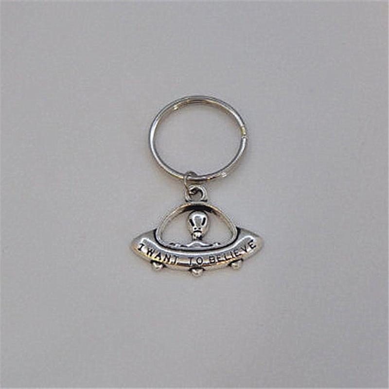 Keychains Alien Keychain UFO I Want To Believe Charm Aliens GiftKeychains