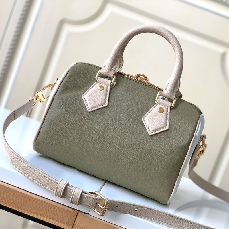 Pillow Bag Tote Shopping Bags Large Capacity Handbag Travelling Purse Fashion Printed Embossed Grain Cow Leather Metal Parts Padlock Double Handle, 31*28*14cm
Pillow Bag Tote Shopping Bags Large Capacity Handbag Travelling Purse Fashion Printed Embossed Grain Cow Leather Metal Parts Padlock Double Handle, 31*28*14cm