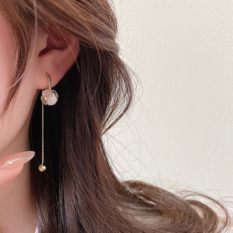 Little Earrings Women's Spring and Summer Temperament Luxurious Lightweight Luxury New
Little Earrings Women's Spring and Summer Temperament Luxurious Lightweight Luxury New