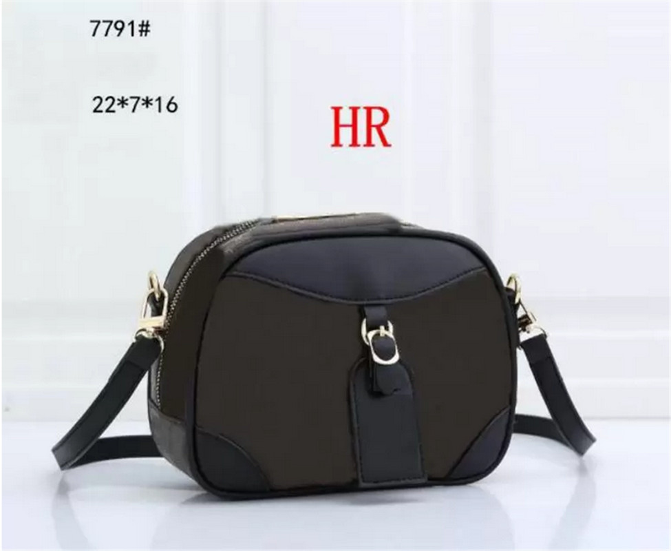 Famous Brand Designer Messenger Handbag Tote Leather Vintage Pattern Crossbody Handbag Purse New Shoulder Bag Clutch Tote H0598 
Famous Brand Designer Messenger Handbag Tote Leather Vintage Pattern Crossbody Handbag Purse New Shoulder Bag Clutch Tote H0598
