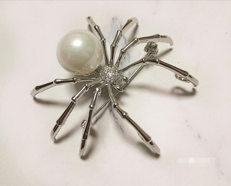 Exaggerated black white spider creative brooch men women party clothes scarf accessories pin brooches gift GC1432