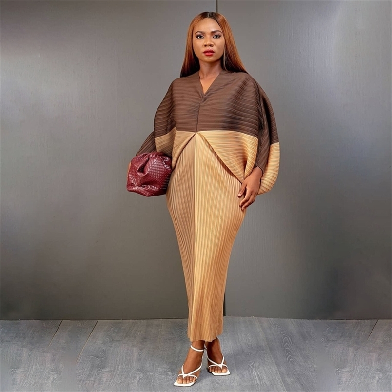 Miyake Pleated Lantern Bat Sleeve Autumn/Winter Temperament Stitching V-Neck Fashion Loose Dress Vestidos Fiesta Daifa 220520, Sky blue
Miyake Pleated Lantern Bat Sleeve Autumn/Winter Temperament Stitching V-Neck Fashion Loose Dress Vestidos Fiesta Daifa 220520, Sky blue