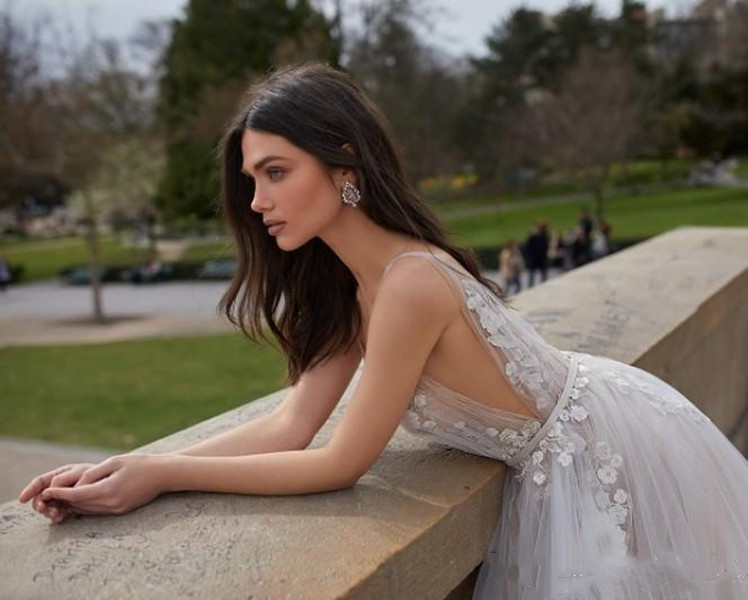 Backless A-Line Wedding Dresses Sexy V Neck Appliqued Illusion Tulle Boho Wedding Gowns Sweep Train Pearls Backless Bohemian Bride