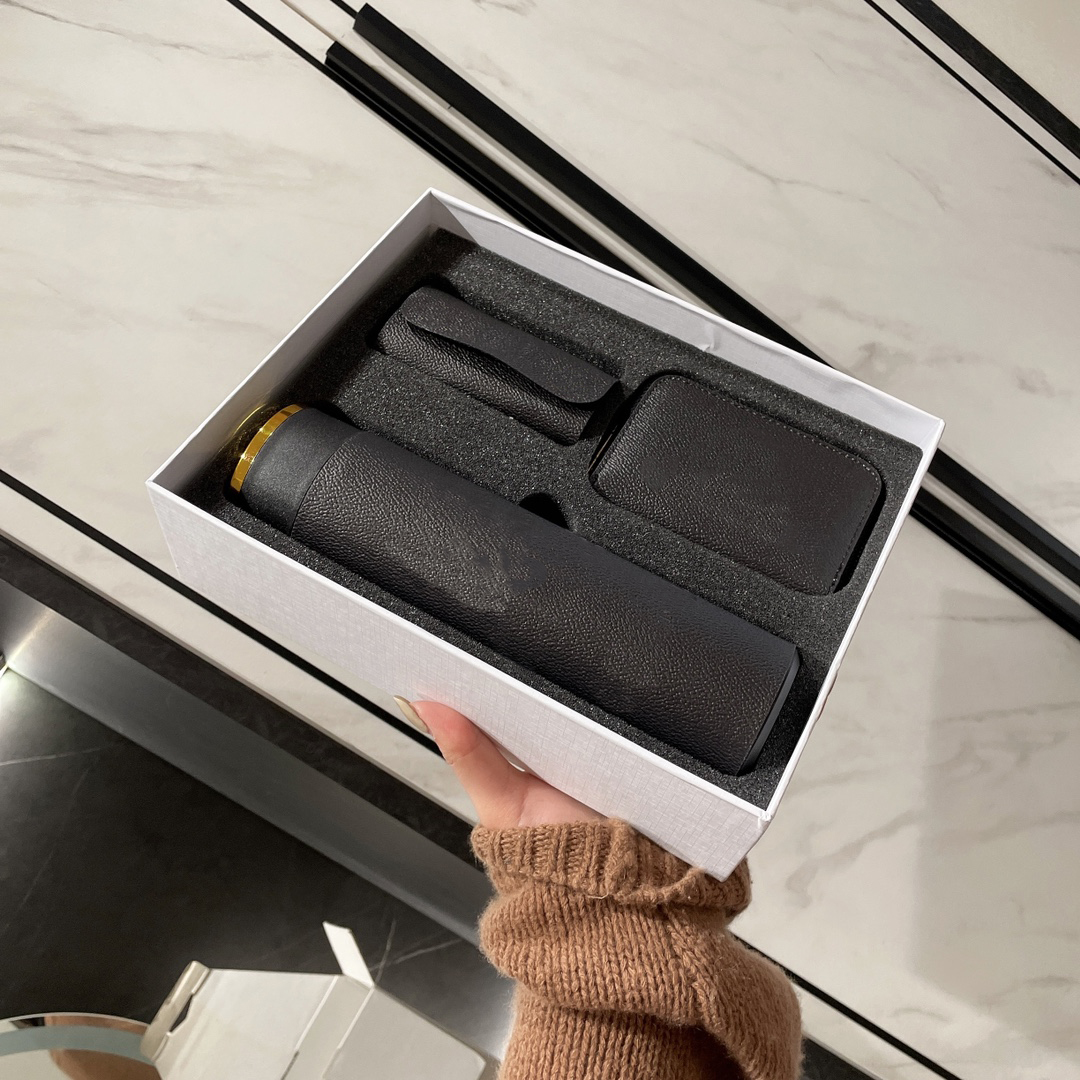 2022 Luxury Designers Fashion Lady Wallets Letter Water Cup Card Pack Three Pieces Cover Wallet Handbags Shoulder Bag Crossbody Clutch Card Holders Coin Purses Key, Style 0
2022 Luxury Designers Fashion Lady Wallets Letter Water Cup Card Pack Three Pieces Cover Wallet Handbags Shoulder Bag Crossbody Clutch Card Holders Coin Purses Key, Style 0