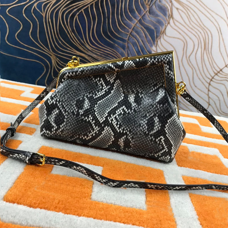 Handbag Women Clip Bag Crossbody handbag Dumplings Bags genuine leather handbags detachable shoulder strap Marble canvas Internal compartment, A box
Handbag Women Clip Bag Crossbody handbag Dumplings Bags genuine leather handbags detachable shoulder strap Marble canvas Internal compartment, A box