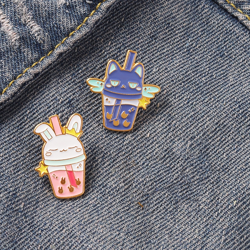 Cartoon Rabbit Milk Tea Cup Alloy Brooch for Women Blue Cat Animal Badge Gold Plated Dress Shirt Backpack Jewelry Accessories
Cartoon Rabbit Milk Tea Cup Alloy Brooch for Women Blue Cat Animal Badge Gold Plated Dress Shirt Backpack Jewelry Accessories