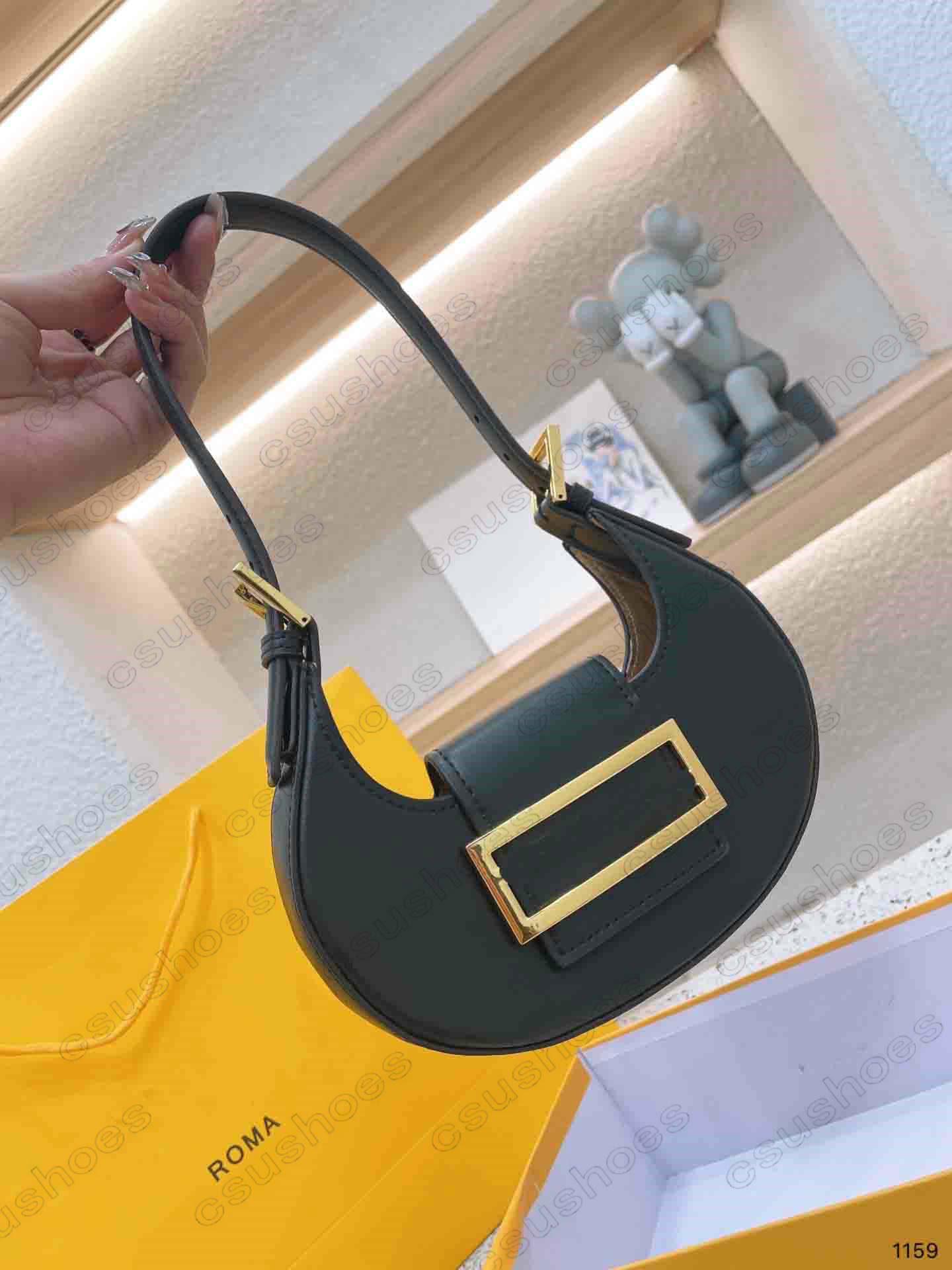ROMA Cookie Bag White Black Leather Mini Bags Half Moon Axillary Bag Ladies Women Shoulder Party Package Female Luxurys Designers Claw Handbag Large Metallic Logo, No bag
ROMA Cookie Bag White Black Leather Mini Bags Half Moon Axillary Bag Ladies Women Shoulder Party Package Female Luxurys Designers Claw Handbag Large Metallic Logo, No bag