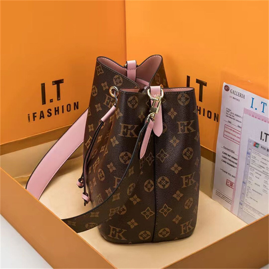 Designer Bags Leather Fashion Shoulder Bags Handbags Wallets Cell Phones Ladies Messenger Bags, Brown grid
Designer Bags Leather Fashion Shoulder Bags Handbags Wallets Cell Phones Ladies Messenger Bags, Brown grid