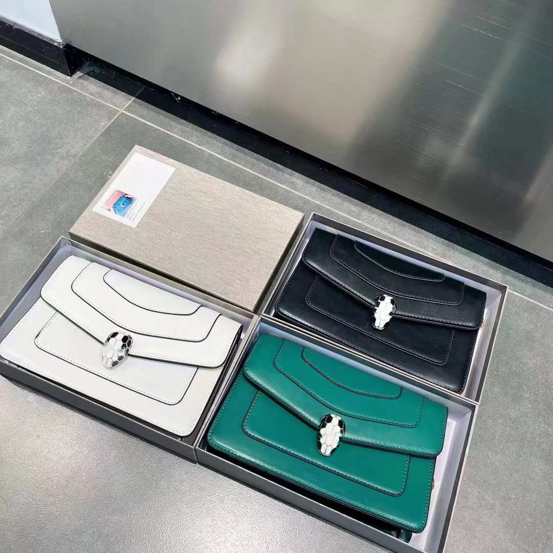 Designer Handbags Women Chain Clutch Envelope Crossbody Bags Classic Lady Striped Fashion Chains Purse Handbag Shoulder Bag with box&dust bag, Coin purse
Designer Handbags Women Chain Clutch Envelope Crossbody Bags Classic Lady Striped Fashion Chains Purse Handbag Shoulder Bag with box&dust bag, Coin purse