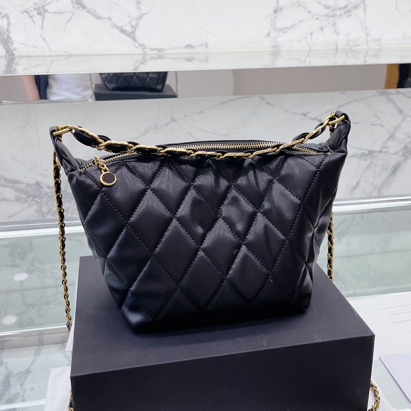 Claassic Mini Quilted Hobos Black Bags Quilted Luxury Designer Gold Hardware With Charm Crosbody Shoulder Handbags Large Capacity Purse 18x18cm, Box
Claassic Mini Quilted Hobos Black Bags Quilted Luxury Designer Gold Hardware With Charm Crosbody Shoulder Handbags Large Capacity Purse 18x18cm, Box