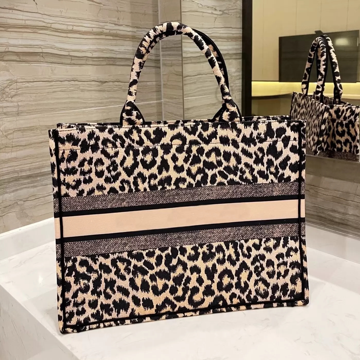 Canvas embroidery bag Top quality Shopping Bags handbag Beach Bags CrossBody bag women wallet fashion lady purse
Canvas embroidery bag Top quality Shopping Bags handbag Beach Bags CrossBody bag women wallet fashion lady purse