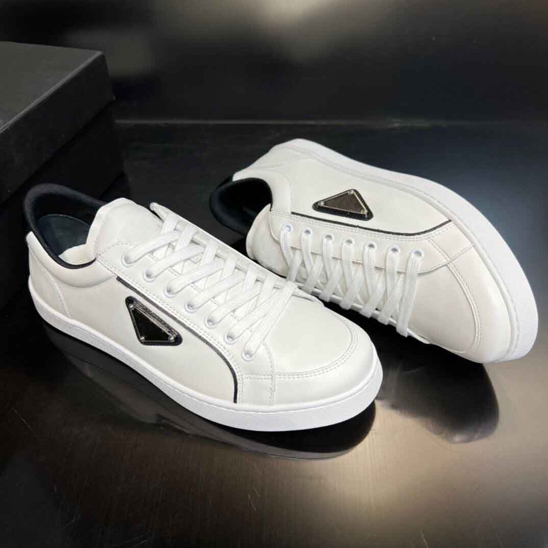 Luxury Brushed Leather Sneakers Shoes Black White Leather Skateboard Walking Classic Footwear Enameled Metal Triangle Trainers EU38-46
Luxury Brushed Leather Sneakers Shoes Black White Leather Skateboard Walking Classic Footwear Enameled Metal Triangle Trainers EU38-46