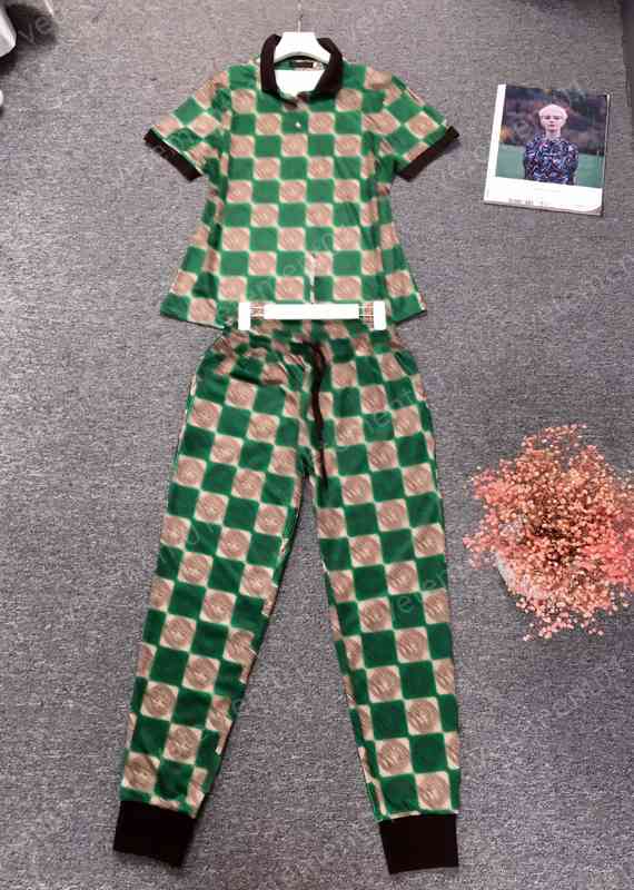 Womens Two Piece Pants Fashion Patchwork Logo Print T-Shirt Pants 2 Piece Sets Luxury Designer Tracksuits Women Clothing
Womens Two Piece Pants Fashion Patchwork Logo Print T-Shirt Pants 2 Piece Sets Luxury Designer Tracksuits Women Clothing