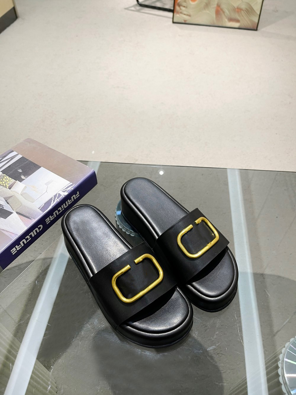 Beach slippers Summer Designer Women Shoes Coarser heel flops Patent leather lady Half slipper Metal luxury High heeled sandals 0407, 06
Beach slippers Summer Designer Women Shoes Coarser heel flops Patent leather lady Half slipper Metal luxury High heeled sandals 0407, 06