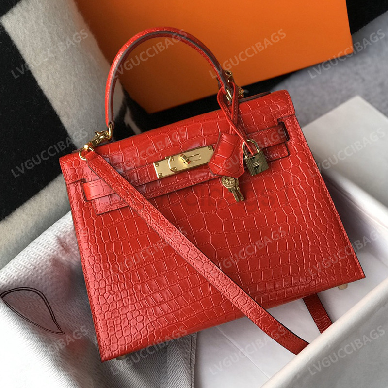 Luxury designer messenger bag 2022second generation crocodile single shoulder strap leather metal accessories women's fashion trend, Box
Luxury designer messenger bag 2022second generation crocodile single shoulder strap leather metal accessories women's fashion trend, Box