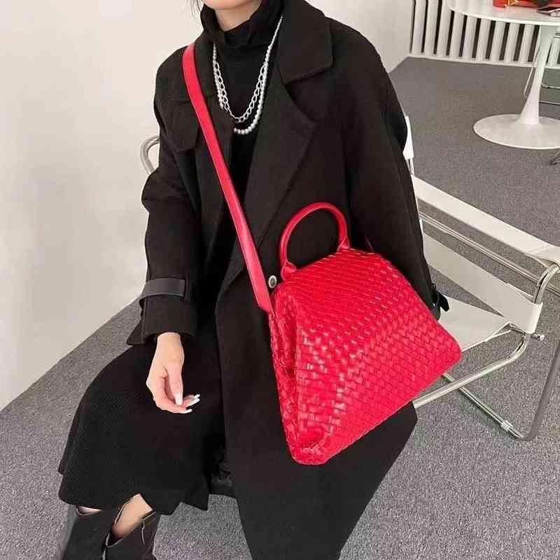 Evening Bags Vintage Oversize Chic Women Shoulder Bag Ruched Woven Ladies Crossbody Fashion Retro Big Female Handbag Party Girl Tote New 220407, White
Evening Bags Vintage Oversize Chic Women Shoulder Bag Ruched Woven Ladies Crossbody Fashion Retro Big Female Handbag Party Girl Tote New 220407, White