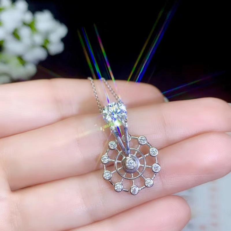 Pendant Necklaces Moissanite Necklace Ladies Jewelry Genuine 925 Sterling Silver Girls Birthday Gift RevolvingPendant
Pendant Necklaces Moissanite Necklace Ladies Jewelry Genuine 925 Sterling Silver Girls Birthday Gift RevolvingPendant
