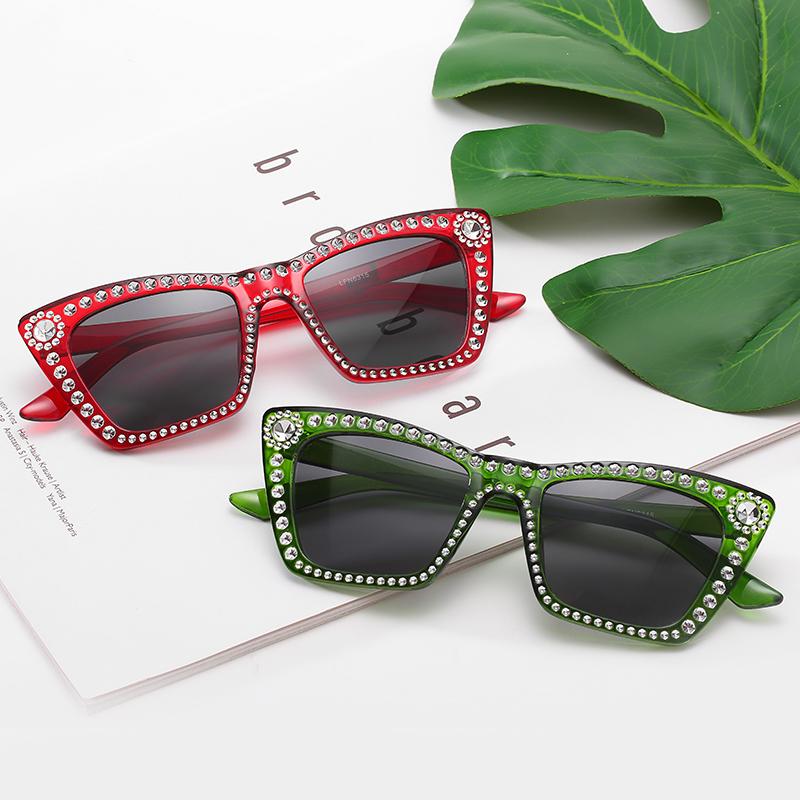 Sunglasses Fashion Oversized Diamond Women Square Frame Rhinestone Crystal Sun Glasses Luxury Vintage Sunglass Shades UV400Sunglasses
Sunglasses Fashion Oversized Diamond Women Square Frame Rhinestone Crystal Sun Glasses Luxury Vintage Sunglass Shades UV400Sunglasses