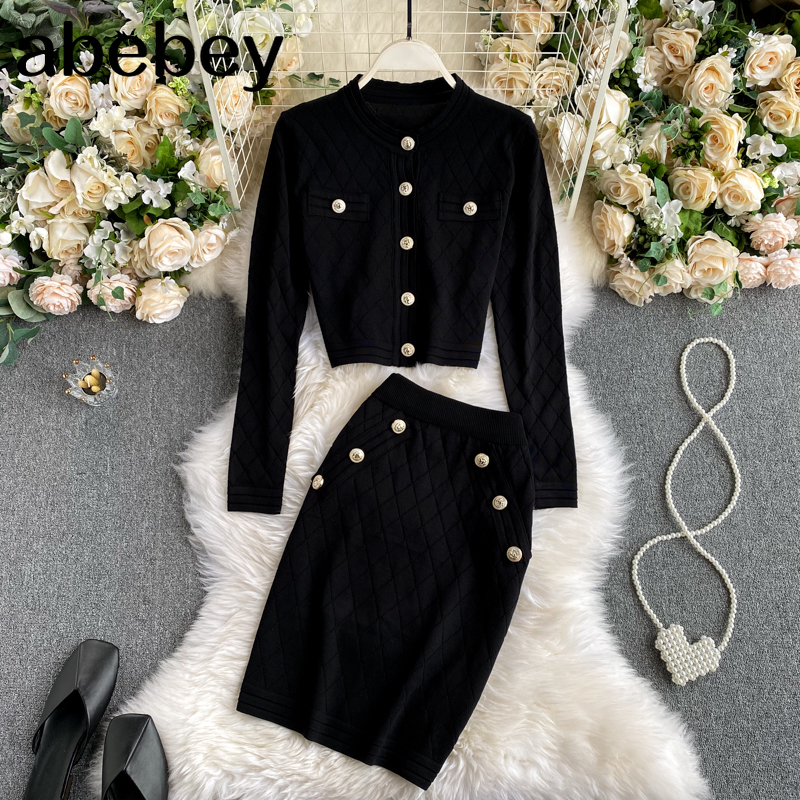 Skirts Black long sleeve buttons sweater top and skirt suits women knitted two piece set autumn fashion ladies club outfits 220505
Skirts Black long sleeve buttons sweater top and skirt suits women knitted two piece set autumn fashion ladies club outfits 220505