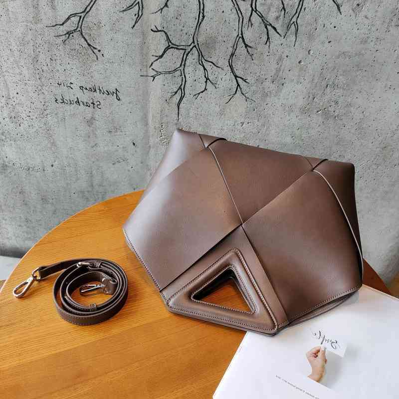 Spring Venetas Bottegas Inverted 2022 Triangle Woven Handbag Leather One Shoulder Messenger Cloud Bag Trend So GZM5 ZSLP, Coffee
Spring Venetas Bottegas Inverted 2022 Triangle Woven Handbag Leather One Shoulder Messenger Cloud Bag Trend So GZM5 ZSLP, Coffee