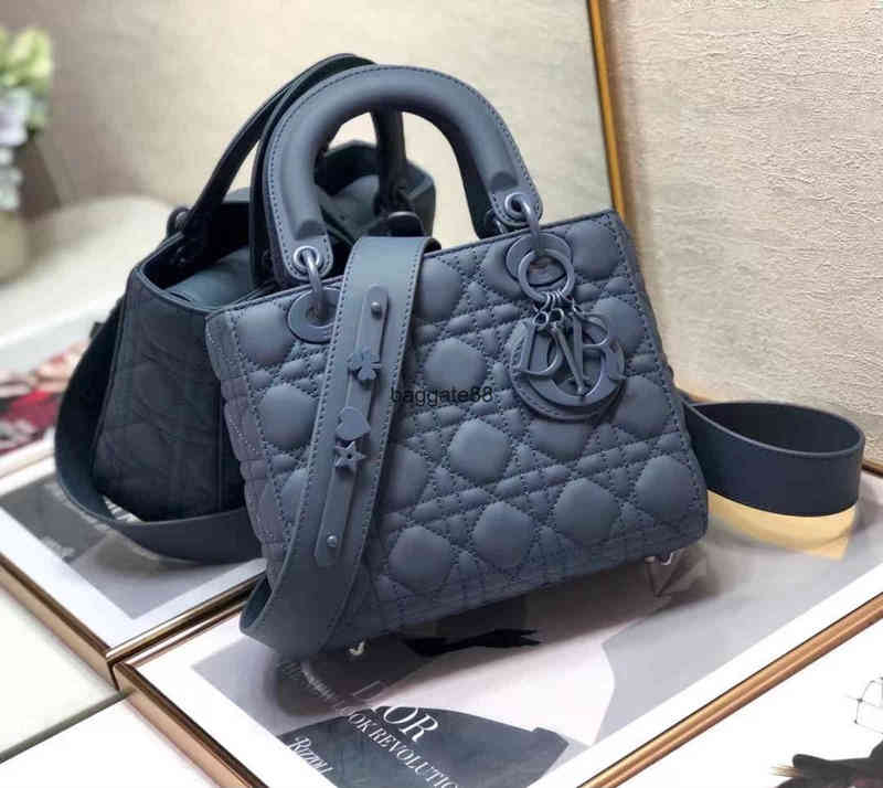 Designer Handbags Womens Fashion Luxury Classic Premium Brand Totes Bags 21 Bandeo Three Check Sheepskin Letter Diana Bag Matte Patent
Designer Handbags Womens Fashion Luxury Classic Premium Brand Totes Bags 21 Bandeo Three Check Sheepskin Letter Diana Bag Matte Patent