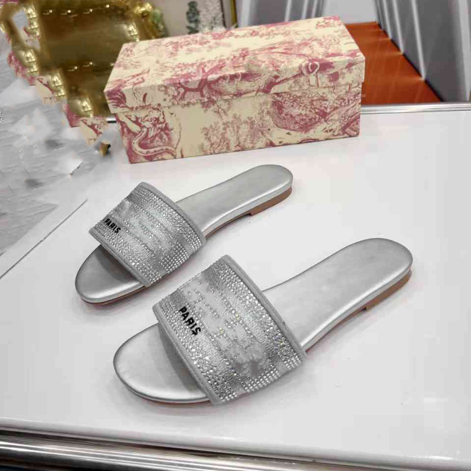 High Quality Designer Women Platform Slippers Alphabet Summer Sandals Die Shoes Letter Leather Sexy Red Various Colors Luxury Woman DIios GGSDFFGE
High Quality Designer Women Platform Slippers Alphabet Summer Sandals Die Shoes Letter Leather Sexy Red Various Colors Luxury Woman DIios GGSDFFGE