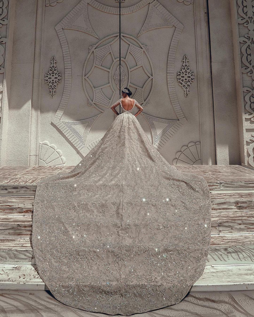 Luxury Beaded Wedding Dress Elegant Princess Sequins Off Shoulder Tulle Bridal Gowns Long Train Backless Bridal Dresses