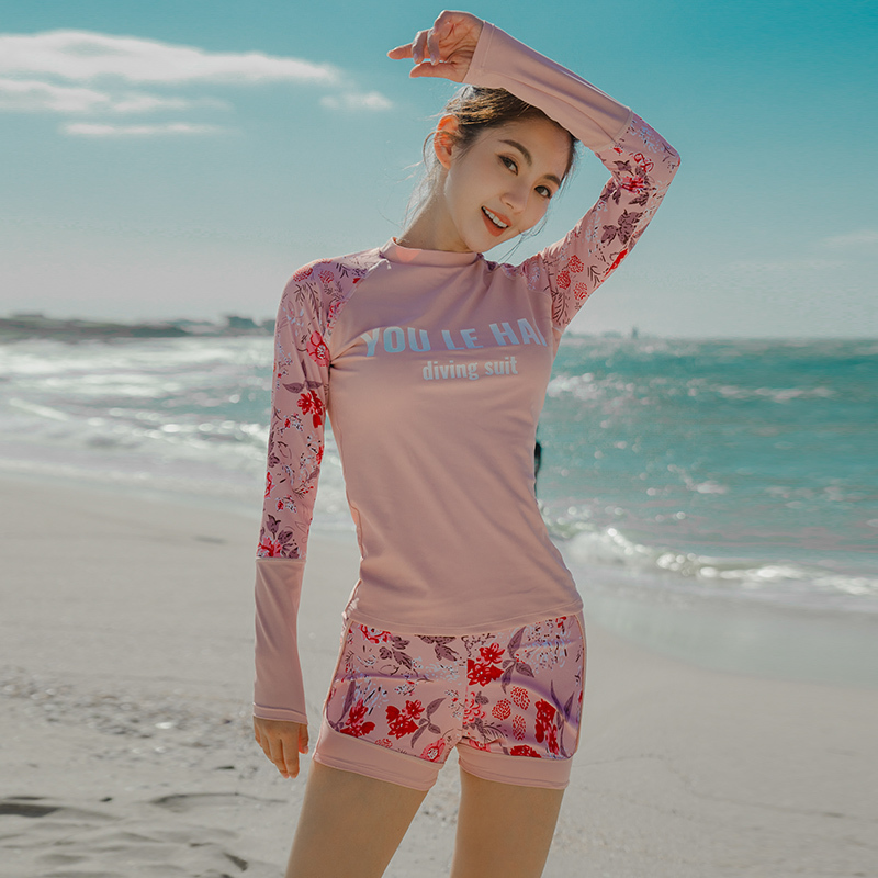 Long Sleeve Diving Suit Women Two-piece Swimsuit Print Patchwork Rash Guard Beach Swimming Bathing Suit Boyshort Sport Bodysuit 0613, 2128
Long Sleeve Diving Suit Women Two-piece Swimsuit Print Patchwork Rash Guard Beach Swimming Bathing Suit Boyshort Sport Bodysuit 0613, 2128