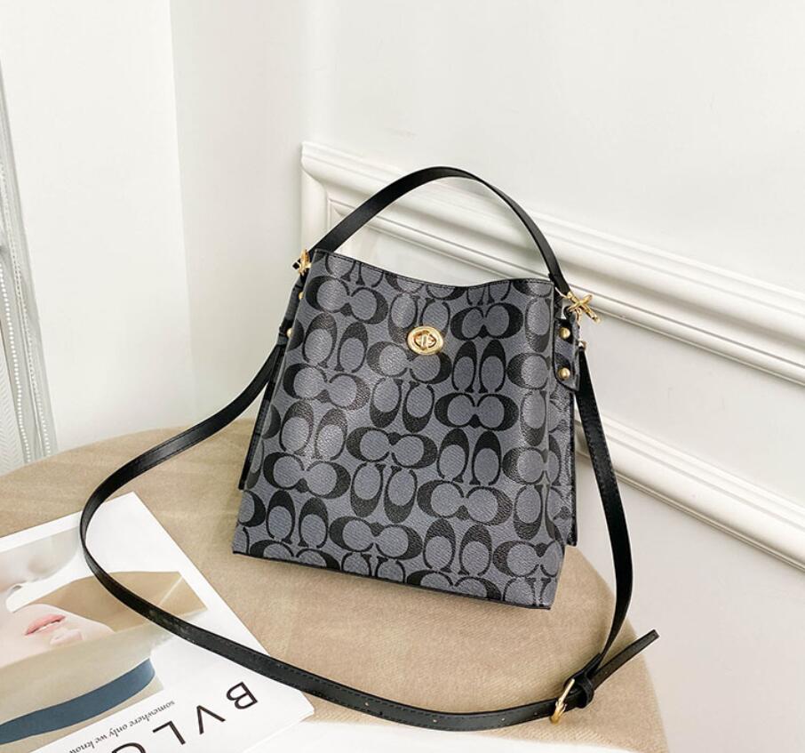 A129 high quality designer retro coach women leather handbag Envelope shopping crossbody messenger Chain flap bag tote shoulder bag, Customize
A129 high quality designer retro coach women leather handbag Envelope shopping crossbody messenger Chain flap bag tote shoulder bag, Customize