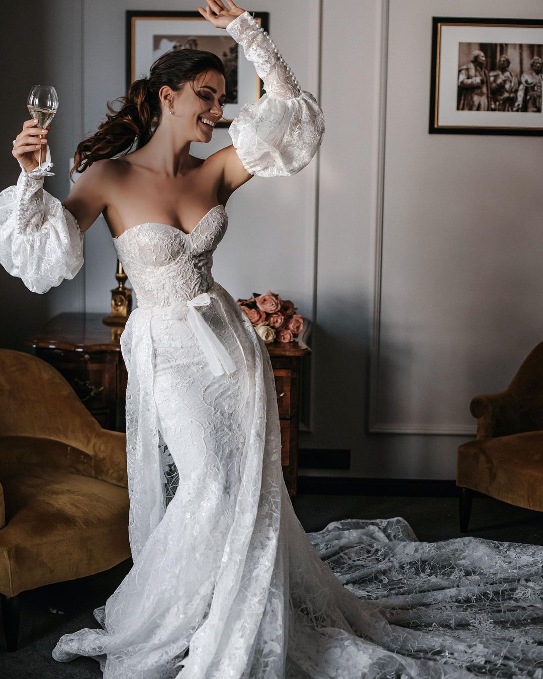 Sexy Mermaid Wedding Dresses Long Sleeve Appliques Sequins Beads Strapless With Detachable Train Lace Illusion Custom Made Bridal Dresses Robe De Mari