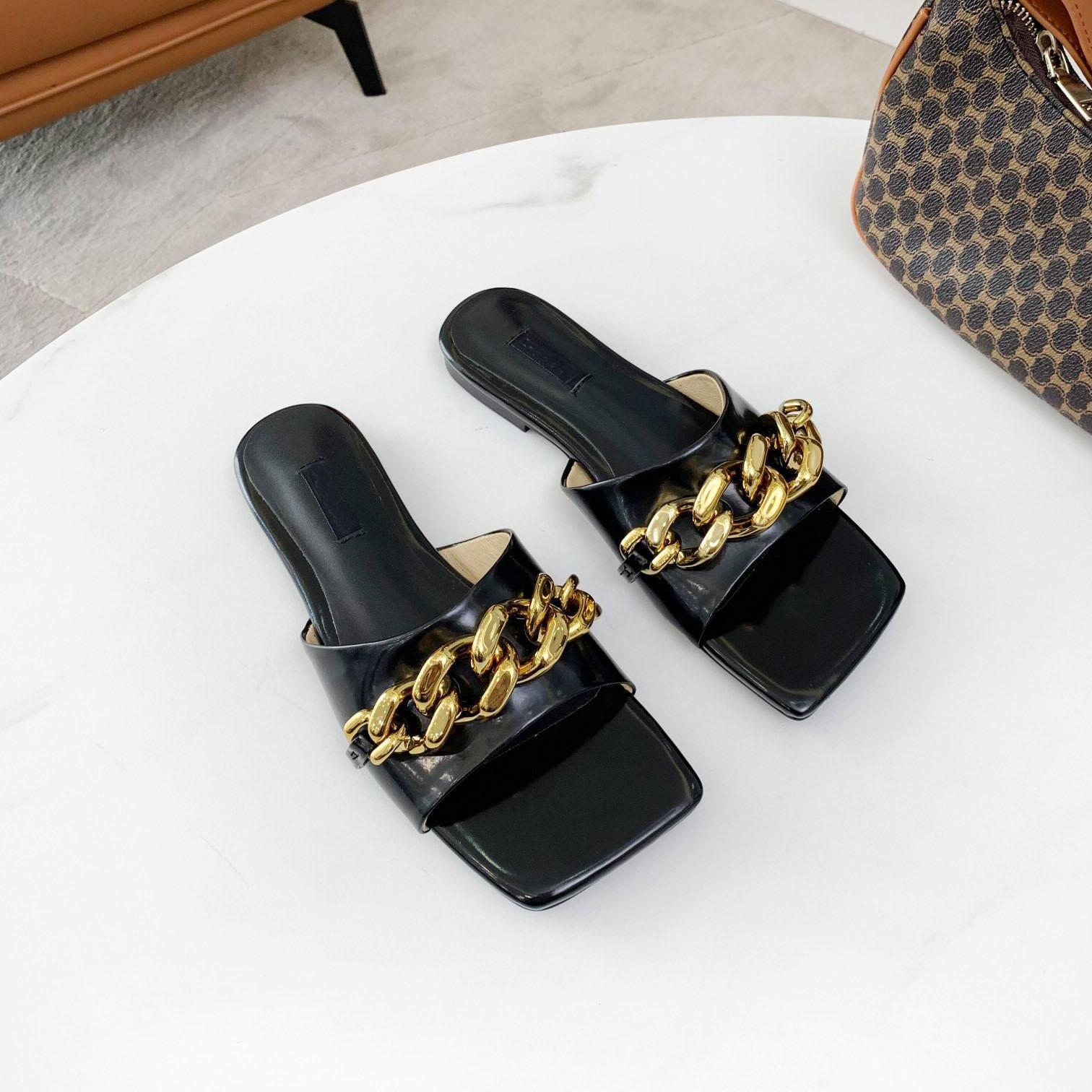 Designer Slippers Women CHAIN MID HEEL MULES Luxury Summer Sandals Outdoor Shoes Purple Blue Lady Leather Slippers with box, Color 1
Designer Slippers Women CHAIN MID HEEL MULES Luxury Summer Sandals Outdoor Shoes Purple Blue Lady Leather Slippers with box, Color 1