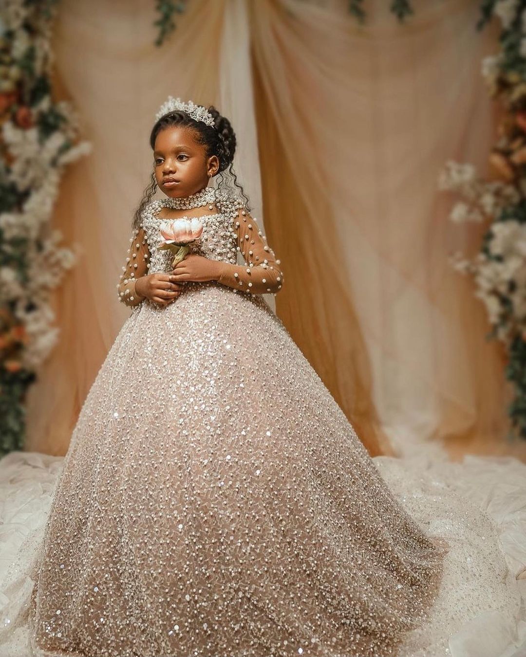 2022 Luxurious Sequined Lace Flower Girl Dresses High Neck Long Sleeves Ball Gown Tutu Lilttle Kids Birthday Pageant Weddding Gowns ZJ516