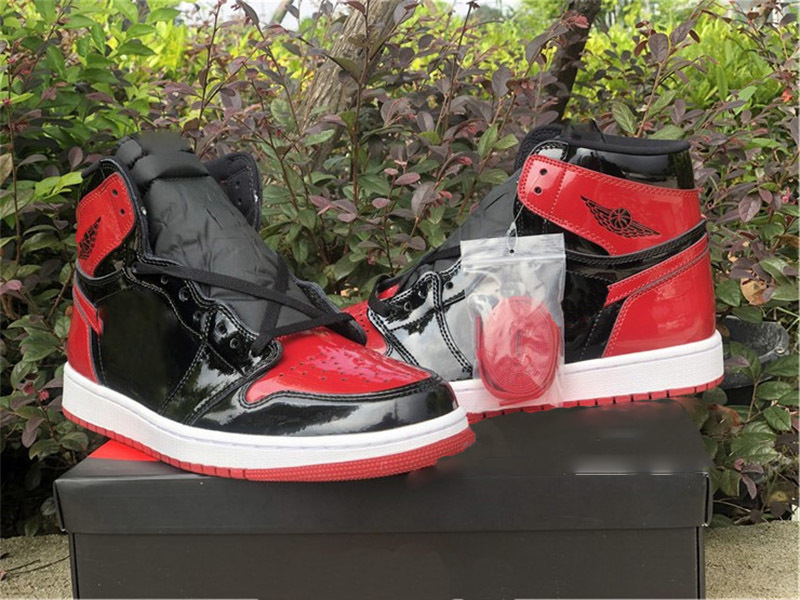 Shoes TOP Quality Jumpman 1 1s High Basketball Prototype Bred Patent Psychic University Blue Hyper Royal Fusion Red Trainers Sneakers, With original logo
Shoes TOP Quality Jumpman 1 1s High Basketball Prototype Bred Patent Psychic University Blue Hyper Royal Fusion Red Trainers Sneakers, With original logo
