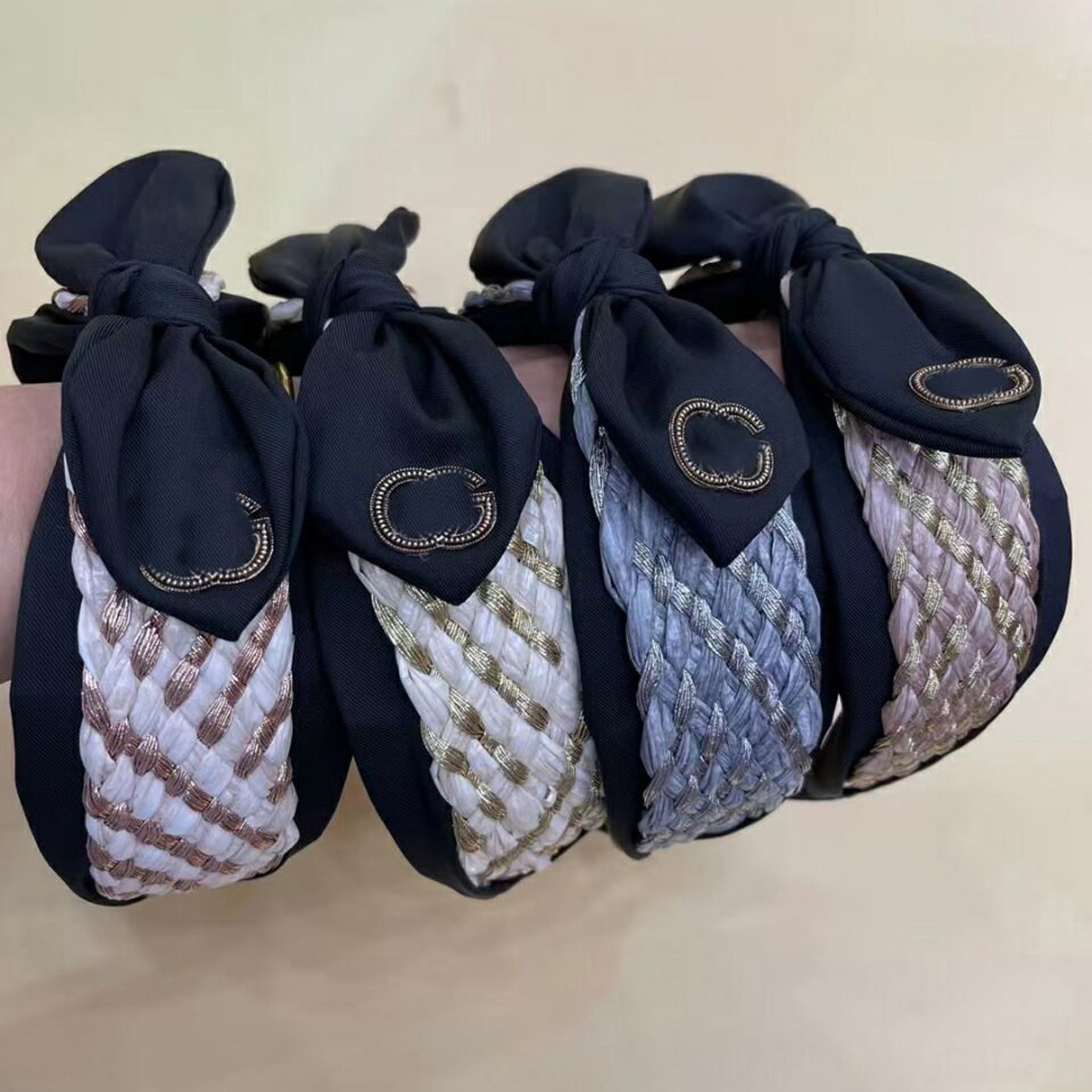 Letters Print Swallow Grid Pattern Sponge Headband Classic Wide Edge Bowknot Hair Hoop Women Girls Luxury Twist Turban Headwrap Accessories
Letters Print Swallow Grid Pattern Sponge Headband Classic Wide Edge Bowknot Hair Hoop Women Girls Luxury Twist Turban Headwrap Accessories