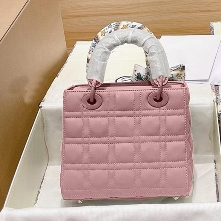 Lady bag shoulder Bags wallet totes 2023 Luxurys Top designers high Quality Women handbag Fashion handbags mother classic beauty purse package Thread Clutch chains, No bags
Lady bag shoulder Bags wallet totes 2023 Luxurys Top designers high Quality Women handbag Fashion handbags mother classic beauty purse package Thread Clutch chains, No bags