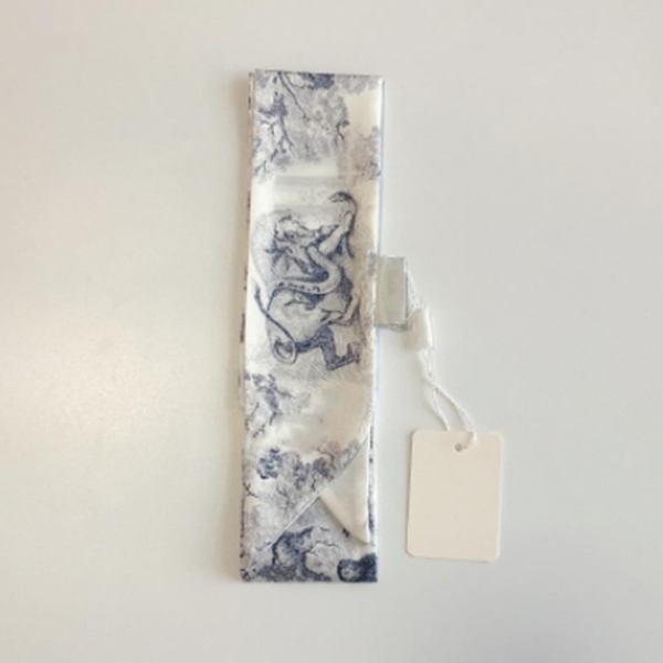 Luxury Designers Design womens Scarves Silk Hair Scarf Headscarf cravat Bag decoration Fashion Accessories
Luxury Designers Design womens Scarves Silk Hair Scarf Headscarf cravat Bag decoration Fashion Accessories