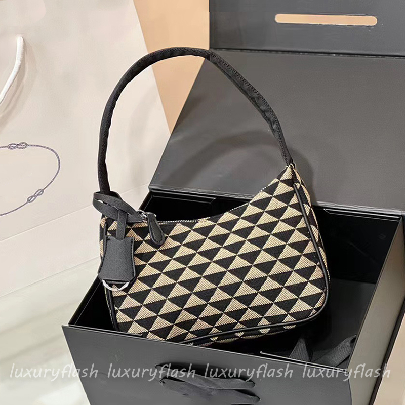 Women Designer Shoulder Bag 2022 New Triangle Design Geometric Patterns High Quality Tote Handbags Ladies Canvas Fashion Underarm Bag Wholesale 2 Color, Make up different
Women Designer Shoulder Bag 2022 New Triangle Design Geometric Patterns High Quality Tote Handbags Ladies Canvas Fashion Underarm Bag Wholesale 2 Color, Make up different