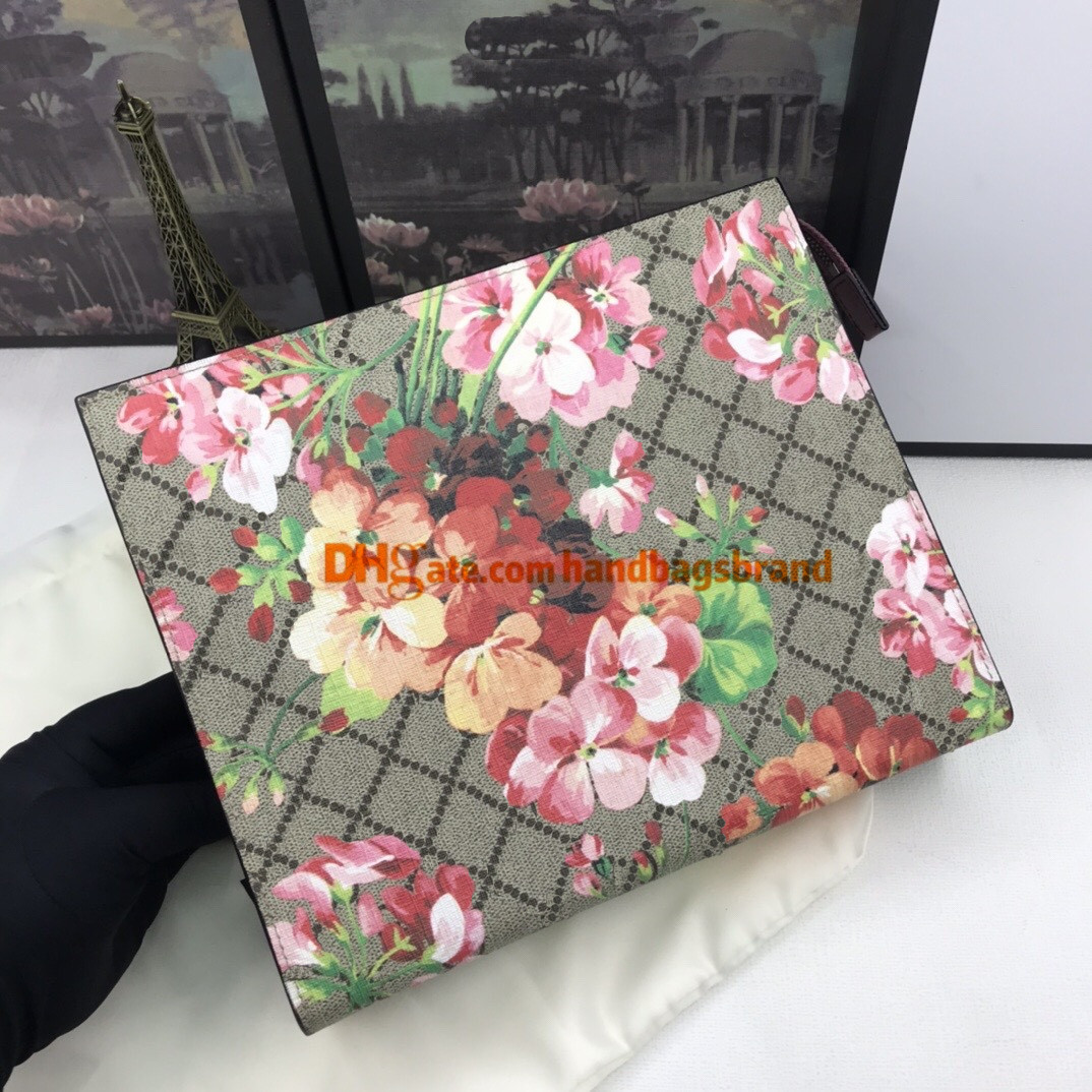 Top quality Luxurys Designers Rose Clutch Bags Toiletry bags zipper Handbags leather Purses Men Wallets Fashion pochette travel business Pouch 430268
Top quality Luxurys Designers Rose Clutch Bags Toiletry bags zipper Handbags leather Purses Men Wallets Fashion pochette travel business Pouch 430268
