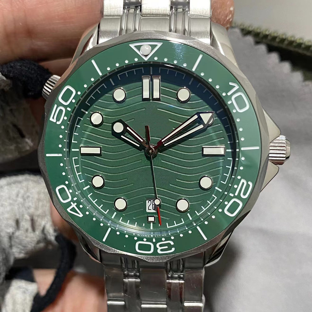 42MM Automatic Mechanical Outdoor Mens Watches Watch Green Dial With Stainless Steel Bracelet Rotatable Ceramic Bezel Bracklet Transparent Back
42MM Automatic Mechanical Outdoor Mens Watches Watch Green Dial With Stainless Steel Bracelet Rotatable Ceramic Bezel Bracklet Transparent Back