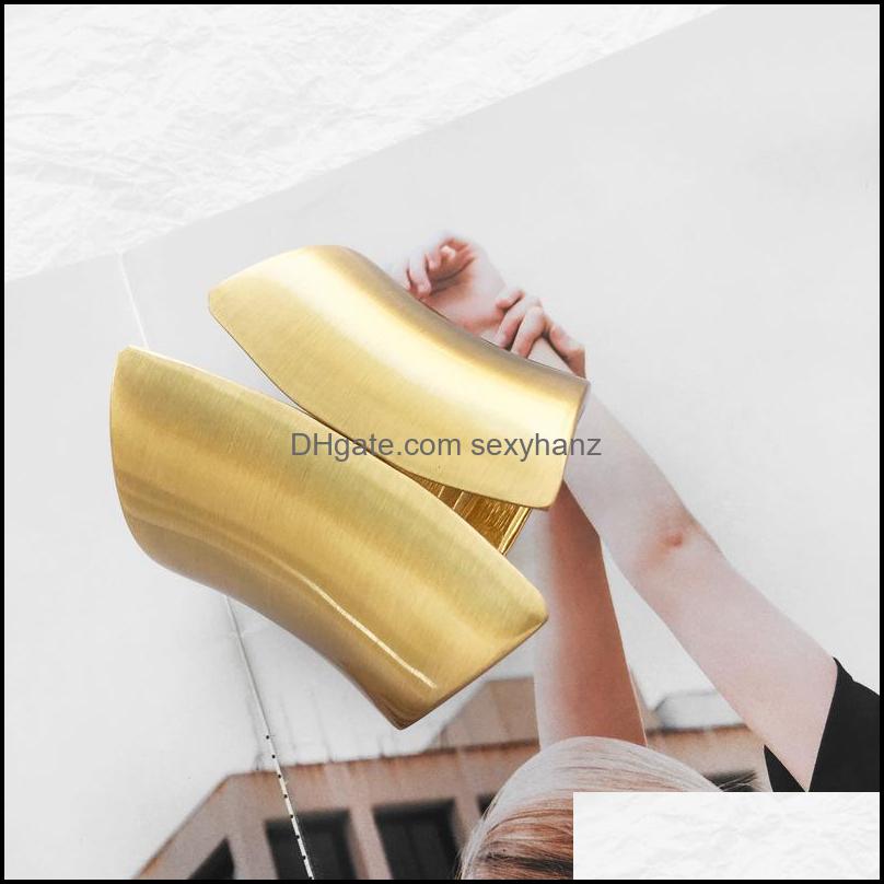 Bangle Bracelets Jewelry Bracelet Exaggerated Fashion Asymmetrical Wide Edge Brushed Alloy Gold Opening Metal Texture Personality Spring Cla
Bangle Bracelets Jewelry Bracelet Exaggerated Fashion Asymmetrical Wide Edge Brushed Alloy Gold Opening Metal Texture Personality Spring Cla