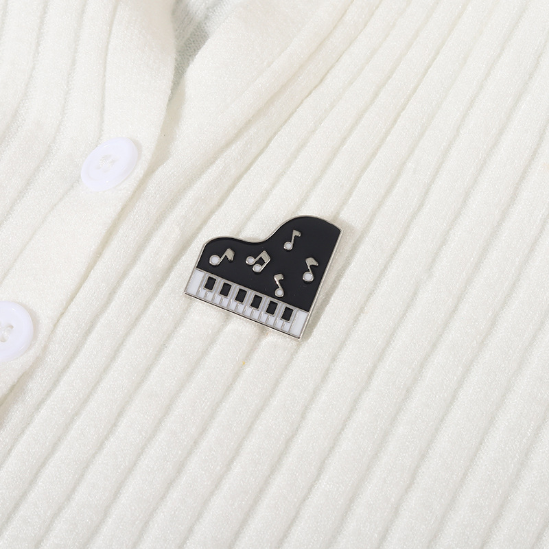 Guitar Violin Trumpet Piano Shaped Clothes Brooches Pins Retro Musical Instruments Alloy Sweater Backpack Pins European Unisex Bags Hat Clothing Buckle Badges
Guitar Violin Trumpet Piano Shaped Clothes Brooches Pins Retro Musical Instruments Alloy Sweater Backpack Pins European Unisex Bags Hat Clothing Buckle Badges