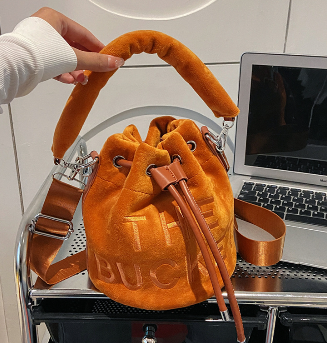 Top Autumn Plush Bucket Bags All-Match Fashions Women's Handbag shoulder bags, As pic
Top Autumn Plush Bucket Bags All-Match Fashions Women's Handbag shoulder bags, As pic