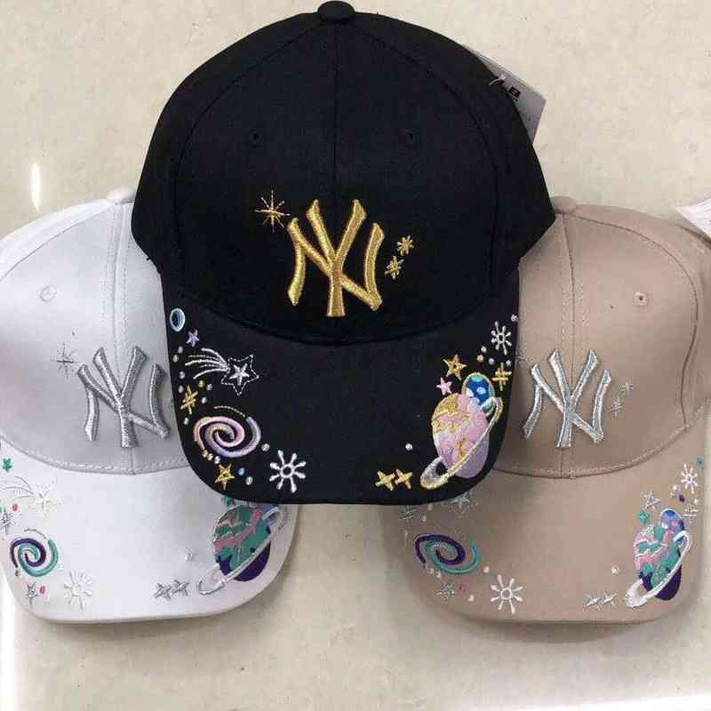 Designer Bucket Trucker Baseball Hat Man Woman Ny Mlbshops Embroidered Sports Leisure Trend Duck Tongue Cap, Ny gold thread wine red
Designer Bucket Trucker Baseball Hat Man Woman Ny Mlbshops Embroidered Sports Leisure Trend Duck Tongue Cap, Ny gold thread wine red