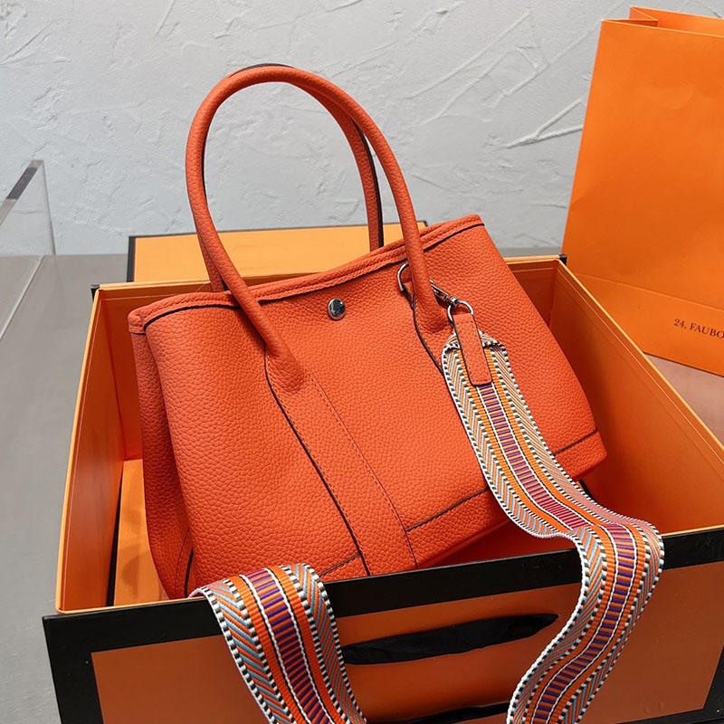 Real leather Crossbody bag Tote Shoulder bags Mommy Shopping Bags super soft Leathers Trim Handbags cowhide Lichee Pattern High quality Fashion letters, Box
Real leather Crossbody bag Tote Shoulder bags Mommy Shopping Bags super soft Leathers Trim Handbags cowhide Lichee Pattern High quality Fashion letters, Box